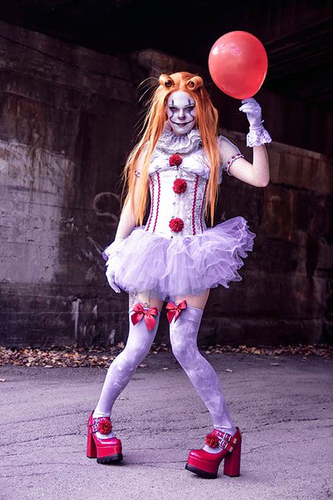 Pennywise from IT Cosplay It Woman Costume, Female Pennywise Costume, Pennywise Halloween Costume, Red Head Halloween Costumes, Halloween Constumes, Pennywise Halloween, It Cosplay, Horror Photoshoot, Clown Halloween Costumes