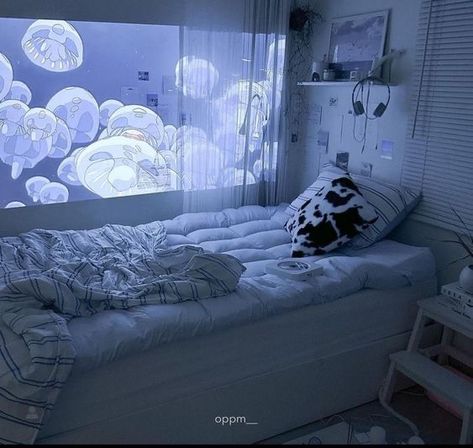 Bedroom Ideas Cybercore, Jellyfish Room Decor Aesthetic, Jellyfish Bedroom Ideas, Water Themed Bedroom Aesthetic, Cybercore Jellyfish, Blue Cybercore Bedroom, Cybercore House, Jellyfish Room Ideas, Cybercore Bedroom Aesthetic