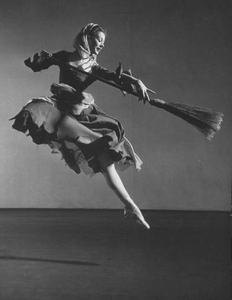 Royals at Birmingham Royal Ballet | The Arts Desk Moira Shearer, Gjon Mili, Margot Fonteyn, Vintage Ballet, Ballet Performances, Bolshoi Ballet, Dance Like No One Is Watching, Dance Movement, Getty Museum