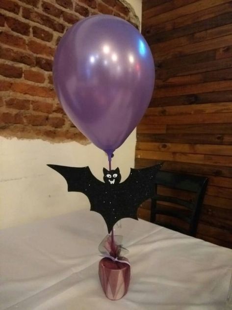 Hotel Transylvania Birthday Decorations, Hotel Transylvania Party Ideas, Addams Family Theme Party, Festa Hotel Transylvania, Vampirina Birthday Party, Hotel Transylvania Birthday, Hotel Transylvania Party, Halloween Candy Crafts, Vampirina Party