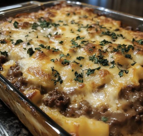 Amish Country Casserole Recipe, Steak Bake, Hamburger Meat Recipes Easy, Hamburger Steak Recipes, Hamburger Casseroles Recipes, Hamburger Dishes, Baked Steak, Hamburger Steak, Hamburger Meat Recipes