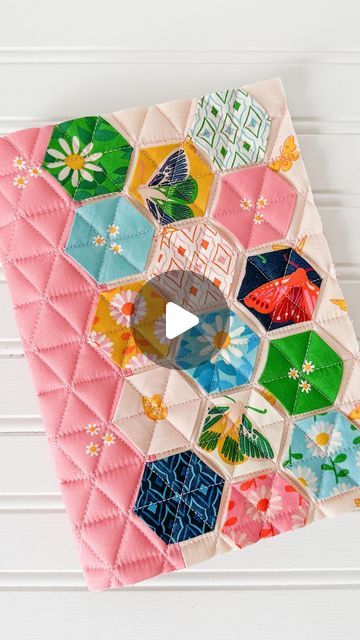 Epp Hexagon Quilt Patterns, How To Sew Hexagons Together By Machine, Sewing Hexagons Together, Epp Hexagon Projects, Finishing A Hexie Quilt, Hexie Projects, Epp Hexagon Coaster, Sewing Case, Video Lessons