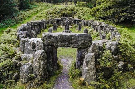 Ancient Ireland, Scotland and England had a fantastic folk religion that has been classed as Celtic. The way into understanding these religions is through the Druids. Druids Temple, Ancient Ireland, Standing Stone, Sacred Places, Ancient Ruins, Stonehenge, North Yorkshire, Magical Places, Abandoned Places