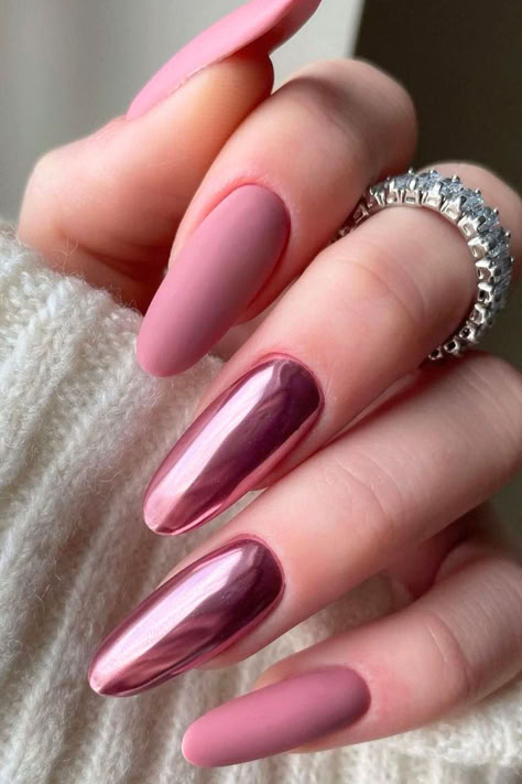 Pink Chrome Nails Pink Chrome Nails, Chrome Nail Art, Chrome Nails Designs, Nail Designs Glitter, Nails Polish, Pink Nail, Uñas Acrilicas, Prom Nails, Elegant Nails