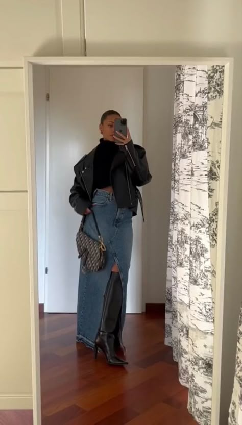 Denim Mini Skirt Fall Outfit, Fall Outfits 2023 Trends, Opera Outfits, Stile Kylie Jenner, Overalls Outfit Ideas, Norm Core, Aesthetic Overalls, Cute Pose Ideas, Pumpkin Stand