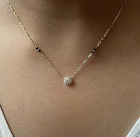 Mangalsutra Design Simple, Mini Mangalsutra Designs Gold, Simple Mangalsutra Design, Solitaire Mangalsutra, Modern Mangalsutra Designs, Fashion Jewelry Necklaces Gold, Mangalsutra Chain, Mangal Sutra, Delicate Gold Jewelry