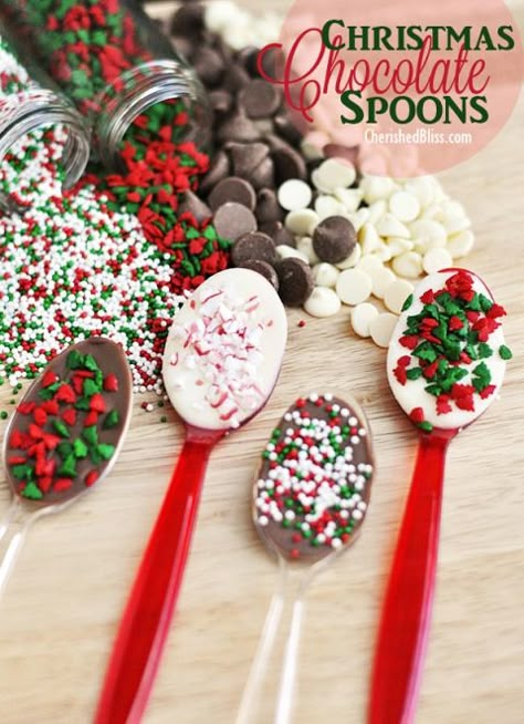 25 adorable Christmas treats to make with your kids! Easy Christmas desserts and edible gift ideas. Chocolate Christmas Gifts, Chocolate Spoons, Hot Chocolate Bar, Hot Cocoa Bar, Homemade Holiday, Hot Chocolate Bars, Cocoa Bar, Christmas Sweets, Snacks Für Party