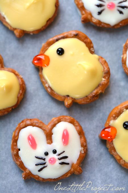 Pretzel Bunnies, Easter Pretzel, Easter Candy Recipes, One Little Project, Easy Easter Treats, Easter Party Food, Easter Appetizers, Easter Entertaining, Easter Snacks