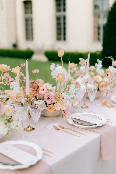 Castle Leslie, Ireland Castle, Pastel Wedding Theme, Ireland Wedding, Spring Wedding Inspiration, Spring Wedding Flowers, Garden Party Wedding, Peach Wedding, Pastel Wedding