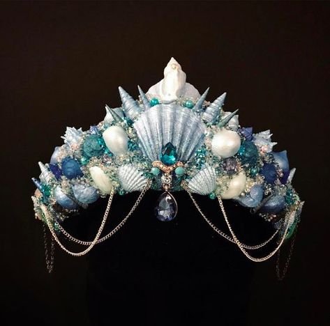 Agent Costume, Seashell Headpiece, Seashell Crown, Shell Crowns, Mermaid Costumes, Shell Bra, Accessoires Barbie, Costume Making, Siren Mermaid