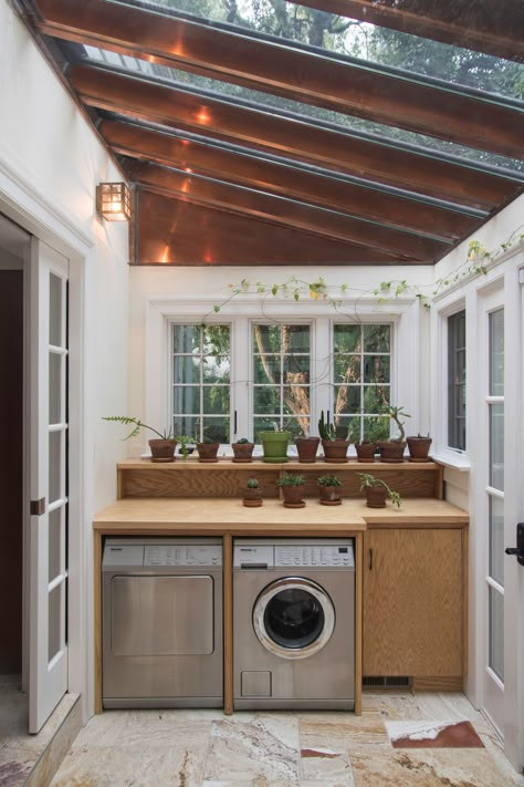 Outdoor Laundry Rooms Patio, Patio Laundry Room Ideas, Laundry Room On Porch, Mud Room Extension, Small Home Laundry Room, Laundry Room In Sunroom, Laundry Porch Ideas, Conservatory Laundry Room, Porch Laundry Room Ideas