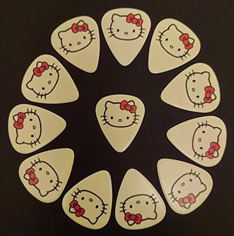 Hello Kitty Guitar, Bass Guitar Accessories, White Guitar, Dr Belongings, Pretty Guitars, Flower Knows, Hello Kitty Images, Guitar Pics, Cool Electric Guitars