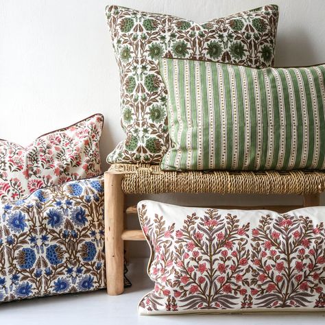 Indian Cushion Covers, Block Print Curtains Living Room, Block Print Cushions, Indian Interior Design, Indian Cushions, Indian Interiors, Printed Sofa, Lounge Ideas, Accessory Ideas