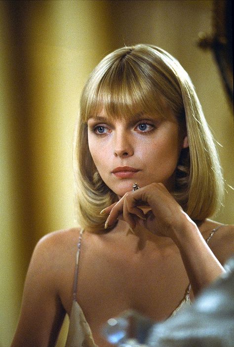 The 31 Most Iconic Movie Beauty Looks of All Time via @ByrdieBeauty Michelle Pfeiffer Scarface, Female Movie Characters, Famous Blondes, Blonde Movie, Iconic Movie Characters, Woman Movie, Michelle Pfeiffer, Iconic Movies, Iconic Women