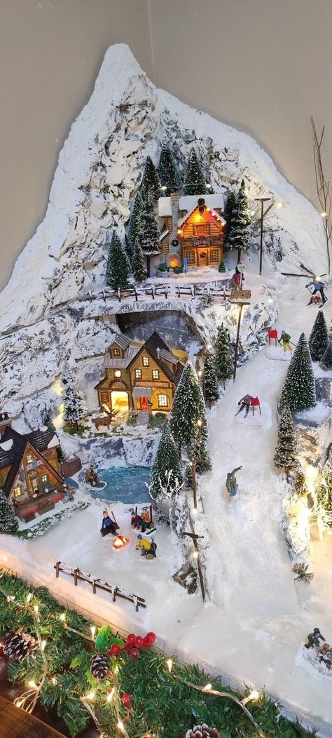 Large Christmas Village Display Ideas, Diy Christmas Village Platform, Cameo Cake, Diy Christmas Village Displays, Christmas Tree Village Display, Xmas Village, Christmas Tree Village, Village Ideas, Lemax Christmas Village