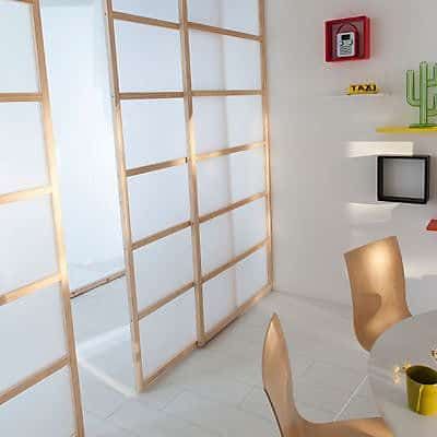 La cloison mobile: solution géniale pour diviser une pièce - Déconome Shoji Doors, Medical Office Design, Gold Bedroom, Sliding Doors Interior, Partition Wall, Kitchen Furniture Design, Roof Design, Beauty Room, Home Office Design