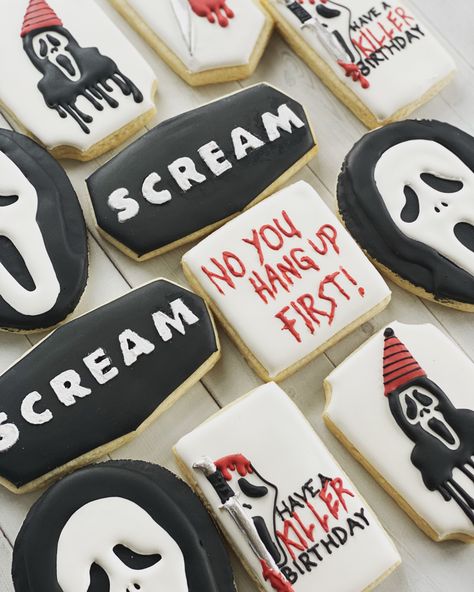 Scream Movie Cookies, Ghost Face Cookies Decorated, Horror Movie Sugar Cookies, Scream Movie Cupcakes, Scary Halloween Cookies Decorated, Ghost Face Cookies, Ghostface Cookies, Scream Birthdays, Scream Themed Party