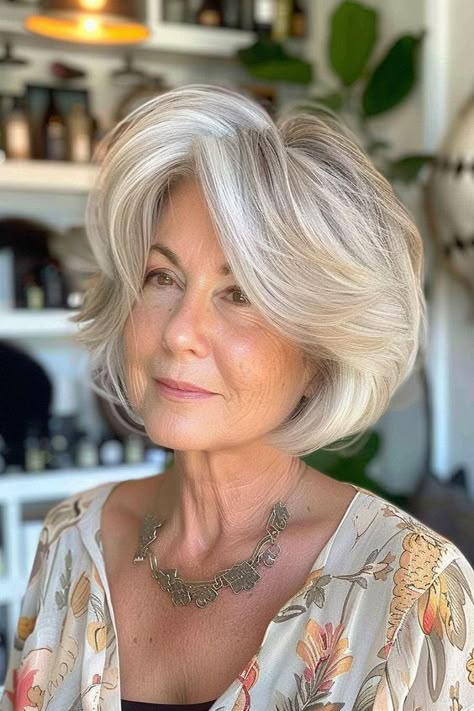 Enhance your natural silver strands with cuts that highlight the beauty of aging, offering classy and manageable styles for women over 60. Hairstyle Simple, Hairstyle Cute, Simple Hairstyle, Haircuts For Women Over 50, Layered Bobs, Hairstyles For Women Over 60, Short Hairstyles For Thick Hair, Mom Hairstyles, Hairstyles For Women Over 50