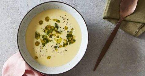 Ready in minutes, this velvety soup from chef Günter Seeger comes with a dollop of bright relish made with cilantro, jalapeño and yet more sweet summer corn. French Leek Soup, French Soup Recipes, Summer Corn Soup, Onion Soup French, Vichyssoise Recipe, Chestnut Soup, Spring Dinners, Cilantro Corn, French Soup