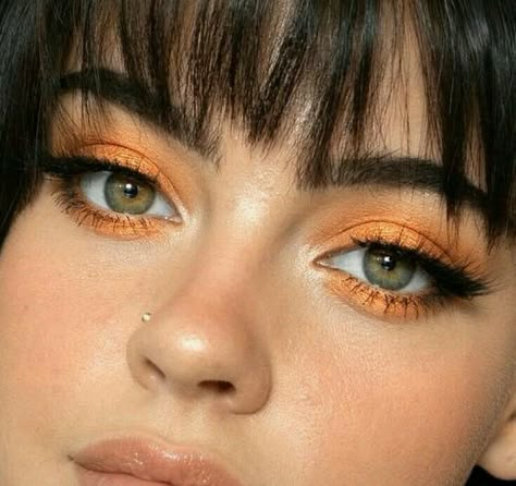 Bengals Makeup Looks, Orange Lipstick Makeup Looks, Orange Blossom Makeup, Orange Outfit Makeup, Soft Orange Makeup, Orange Make Up, Orange And Black Makeup, Orange Brown Eyeshadow, Orange Eyeshadow Looks