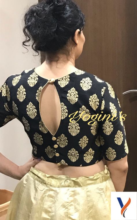 Black Brocade saree blouse.key hole pattern. Key Hole Back Neck Design, Key Hole Blouse Design, Back Hole Blouse Designs, Brocade Blouse Designs Pattern Fashion Styles, Black Blouse Designs Latest, Blue Brocade Blouse, Black Brocade Blouse, Front Blouse Designs, Black Blouse Designs