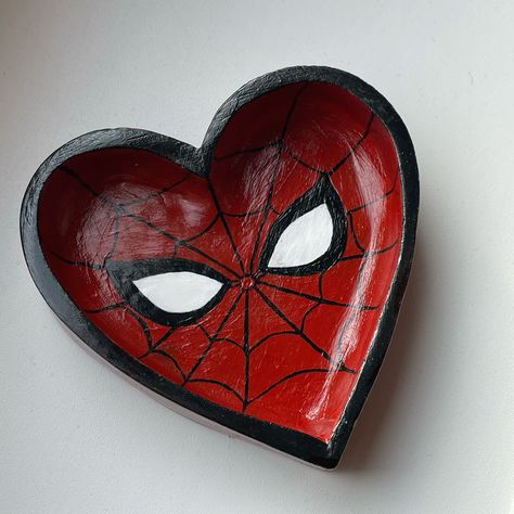 Discover Easy Clay Date Ideas to Bond Over Creativity Spider Man Pottery, Spider Man Ceramic, Ceramic Art Easy Ideas, Spiderman Pottery Painting, Spider Man Clay Ideas, Spider Man Clay Art, Spiderman Ashtray, Spiderman Clay Ideas, Air Dry Clay Spiderman