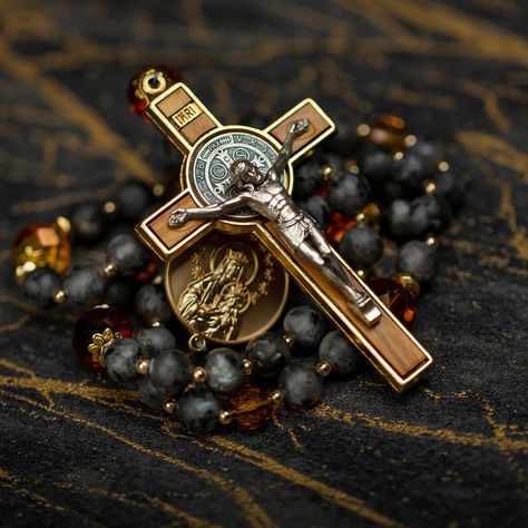 BACK IN STOCK! ST. PETER rosary, designed after St. Peter's basillica in Rome, has been an all-time favourite as a gift not only for catholic gentlemen but also for ladies who love the beauty of the church. #catholicchurch #rosary #beautifulrosary #rosary #theotokosrosaries #catholicism #catholicmom #catholicfamily #beauty #beautifulgifts #jesusisking #jesusislord Take Up Your Cross, Jose Gregorio Hernandez, Catholic Gentleman, Liturgy Of The Hours, Hail Mary Prayer, Hail Holy Queen, Light In Darkness, Our Father Prayer, Coral Crystal