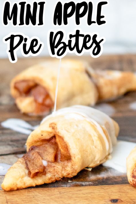 Mini Croissant Apple Pies, Apple Croissant Recipe, Apple Pie Croissant, Apple Croissant Dessert, Crescent Apple Pie, Apple Croissants, Small Apple Pies, Apple Croissant, Pillsbury Crescent Roll Recipes