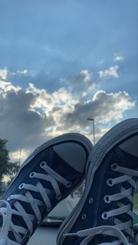 #converse #aesthetic #shoes #outfits #cars Converse Aesthetic Blue, Blue Converse Aesthetic, Converse Aesthetic Grunge, Church Friends, Boss Lady Outfit, Navy Converse, Converse Aesthetic, Blue Converse, Random Video