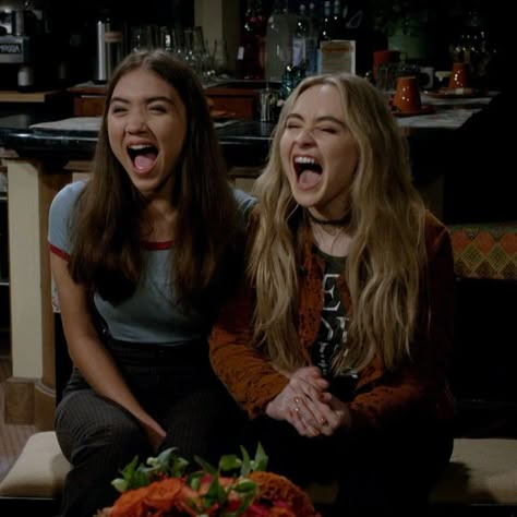 Tv Show Best Friend Duos, Maya Hart And Riley Matthews, Sabrina Carpenter Maya Hart, Riley And Maya, Maya And Riley, Sabrina Carpenter And Rowan Blanchard, Meme Disney, Girls Meets World, Girl Duo