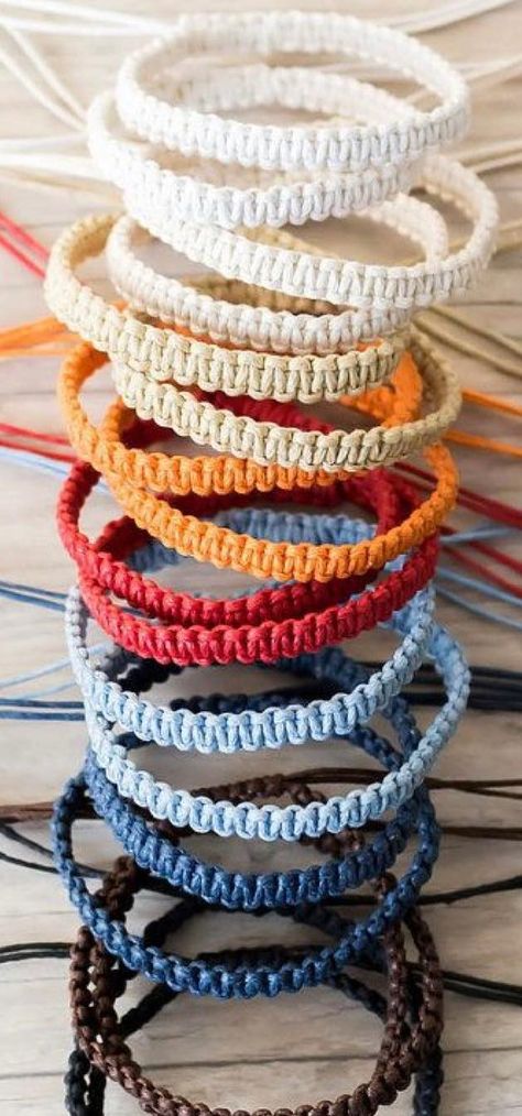 Macrame Bracelets Free Patterns, Macrame Patterns For Bracelets, Crochet Kids Bracelet, Crochet Beaded Flower Pattern, Braclets Ideas Braided, Barbie Inspired Bracelet Diy, Easy Crochet Bracelet Tutorial, Friendship Bracelet Crochet, Cute Crochet Bracelet