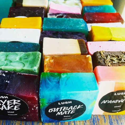 Soaps on soaps on soaps 😁🛁 #lushcosmetics #lushuk #lushie #lush #naked #lushfreshhandmadecosmetics #lushna #lushlife #lushkitchen… Lush Aesthetic, Lush Soap, Diy Lush, Chalk Paint Mason Jars, Diy Hanging Shelves, Diy Mason Jar, Lush Products, Lush Cosmetics, Mason Jar Flowers