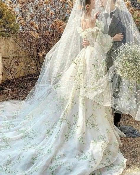 Floral Wedding Dress Aesthetic, Flower Color Wedding Dress, Fairycore Aesthetic Wedding, Wedding Dresses Embroidery Flowers, Enchanting Wedding Dress, Cottagecore Weddings, Cottagecore Wedding Dress, Wedding Dress Aesthetic, Cottagecore Wedding