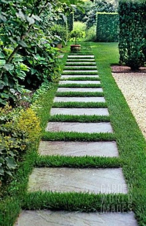 HomelySmart | 30 Stunning Paths For Your Dream Garden Pathways Garden, Garden Walkways, Stepping Stone Paths, Walkway Landscaping, Concrete Stepping Stones, Landscaping Florida, Walkway Design, Garden Pathways, Pathway Landscaping