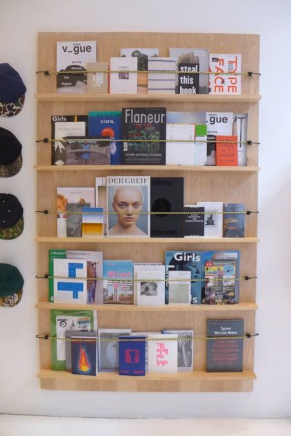 Wall Magazine Display, Vintage Magazine Display, Diy Magazine Display, Books On Display, Magazine Shelf Display, Magazine Wall Display, Magazine Collection Display, Creative Book Display, Magazine Display Ideas