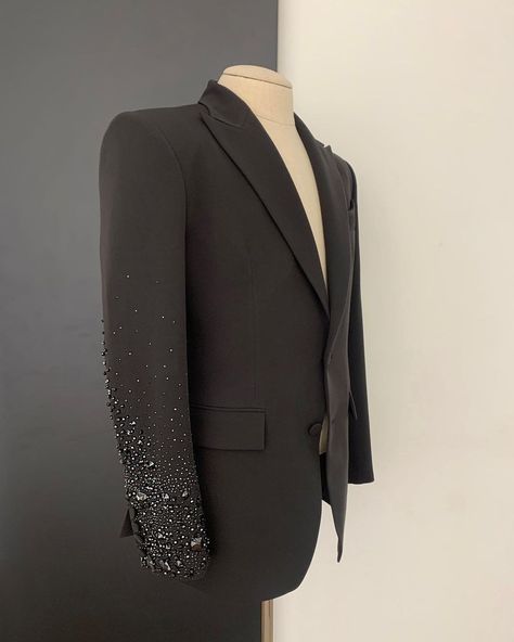 Suit With Stars Men, Suit With Rhinestones Men, Bedazzled Suit Men, Embellished Suit Men, Rhinestone Suit Men, Rhinestone Suit, Bts Black Swan, Prom Outfits For Guys, Prom Suits For Men