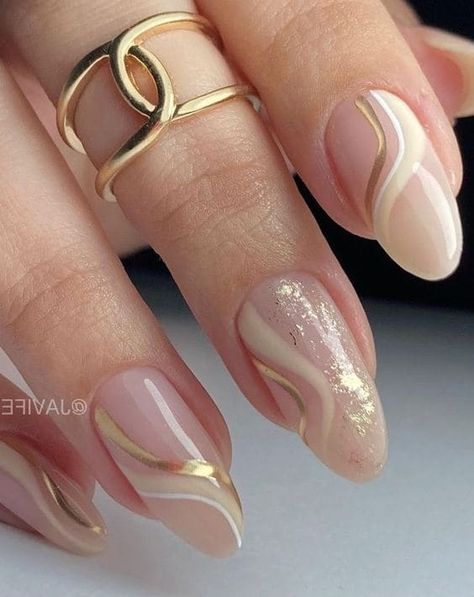 Beige and gold swirl nail design Ongles Beiges, Beige Nails Design, Nails With Gold, Natural Nail Designs, Gold Nail Designs, Beige Nails, Bridal Nails, Elegant Nails, Prom Nails