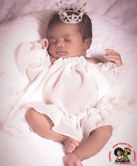 31.6k Likes, 267 Comments - Fro Babies (@frobabies) on Instagram: “👑Sweet Dreams 👑#Frobabies#naturalhair #babyfever #magic #melanin #toddler #angel #juicy #cute…” Newborn Baby Photoshoot, Baby Photo Shoot, Baby Poses, Baby Shoot, Mixed Babies, Dream Baby, Black Baby, Baby Pics, Black Babies