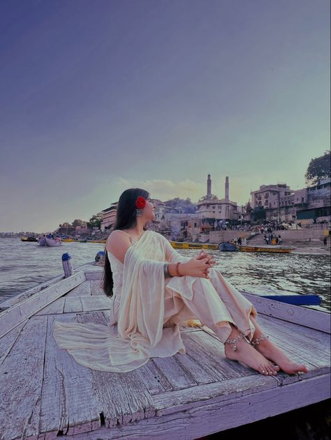 Banaras Ghat Photoshoot, Poses In Banaras, Banaras Travel Outfit Ideas, Photo Poses In Banaras, Banaras Photos Ideas, Banaras Ghat Aesthetic, Vrindavan Aesthetic Outfit, Banaras Outfit Ideas Women, Haridwar Photography Poses