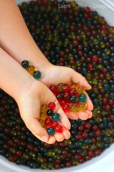 How to add color and scent to water beads for falls sensory play:  golden delicious yellow, apple cinnamon green, and candy apply red Apple Washing Sensory, Sensory Water Beads Activities, Water Beads Sensory Play, Waterbead Activities, How To Dye Beans For Sensory Play, Toddler School, Sensory Processing, Water Beads, Library Programs