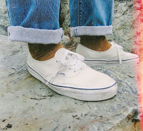 Vans White Outfit, Authentic Vans Outfit, White Vans Outfit, Vans Fits, Streetwear Fashion Show, Vans Shoes Outfit, Vans Authentic White, Off White Vans, Vans Outfit Men