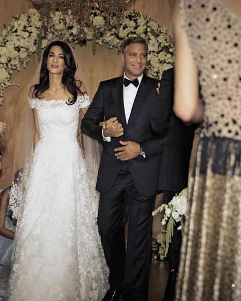 Amal Clooney's Wedding Dress IRL! Here's Where You Can See Amal's Oscar de la Renta Gown In Person Amal Clooney Wedding Dress, Amal Clooney Wedding, George Clooney Wedding, Wedding Dress Empire, Famous Brides, Celebrities Wedding, Amal Clooney Style, George And Amal, Celebrity Wedding Photos