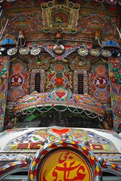 Pakistani truck. Pakistani Trucks, Indian Graphics, Truck Art Pakistan, Pakistani Truck, Truck Painting, Pakistani Art, Bohemian Furniture, Art Assignments, Truck Paint