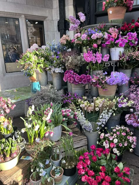 Flowers Picnic, Fashion Aesthetic Summer, Making Bouquets, Village Cottage, Flowery Dress, Nature Therapy, Bouquet Roses, House Smell Good, Flowers Wild