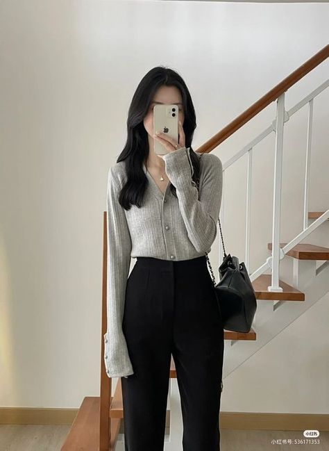 Simple Casual Outfits, Simple Style Outfits, Corporate Attire, Korean Casual Outfits, Office Outfits Women, Casual Day Outfits, Classy Work Outfits, Classy Casual Outfits, Stylish Work Outfits