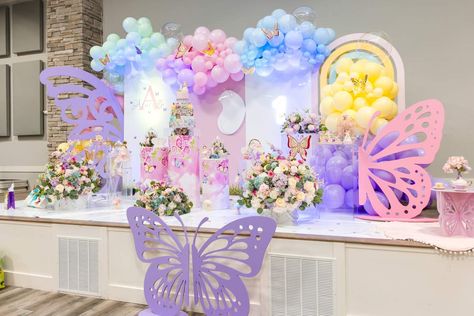 1st Birthday Butterfly | CatchMyParty.com Birthday Decoration Butterfly Theme, Butterfly Theme Birthday Decoration, Butterfly Birthday Decor, Pelli Decoration, 1st Birthday Butterfly, Butterfly Theme Birthday, Butterfly 1st Birthday, Butterfly Birthday Party Decorations, Butterfly Themed Birthday Party