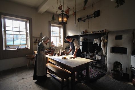 working 18th-century kitchen | Wordsworth House | Cher | Flickr Old Farmhouse Interior, Mediterranean Style Kitchen, C Kitchen, Mountain House Decor, Historic Kitchen, Kitchen Maid, 18th Century House, Dream House Aesthetic, Georgian Interiors