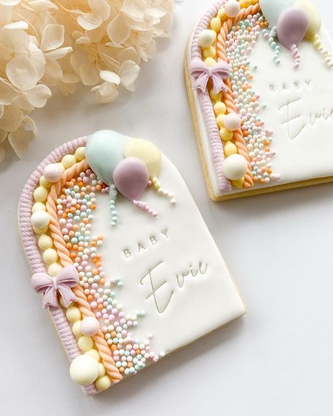 Cookies by Tash on Instagram: “Fun pastel vibes for baby Evie 🎀 Using @sweetlyimpressed mini cap ‘B A B Y’ impression stamp & signature font set @picnartsugar ‘Easter…” 18th Cookies, Easter Fondant Cookies, Fondant Cookies Ideas, Cookies With Fondant, Stamp Signature, Easter Cupcakes Easy, Fondant Letters, Bee Cookies, Cookies Decoradas