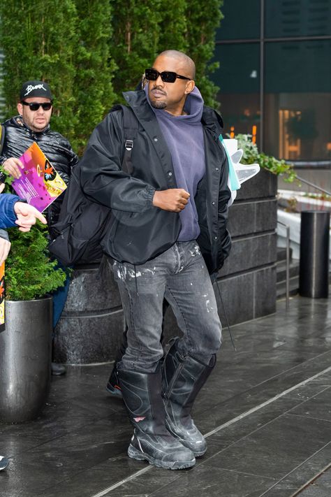 Kanye West Black Boots: Ye's Enormous Boots Are Way More Affordable and Practical Than You Think | GQ Kanye West Style Outfits, Crunchy Outfits, Kanye Fits, Work Boots Outfit, Streetwear Boots, Normcore Style, Kanye Fashion, Kanye West Outfits, Kanye West Style