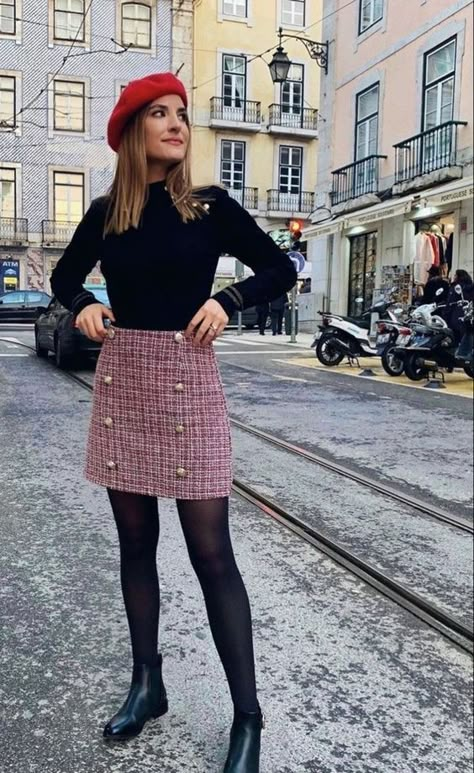 Tweed Skirt Outfit Winter, Tweed Mini Skirt Outfit, Tweed Skirt Outfit, Autumnal Outfits, Outfit Hijab Ideas, Simple Winter Outfits, Tweed Outfit, Plaid Skirt Outfit, Hijab Ideas